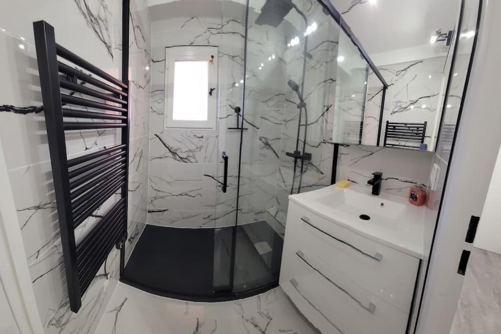 L'appart St Aygulf, 5mn A Pied Mer, Piscine, Tennis Fréjus