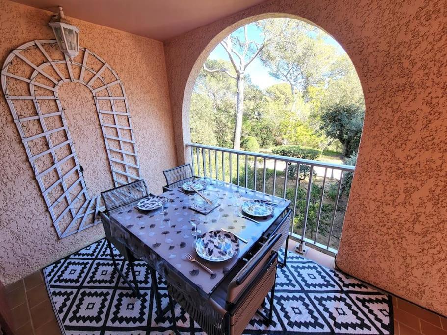 L'appart St Aygulf, 5mn A Pied Mer, Piscine, Tennis * Fréjus